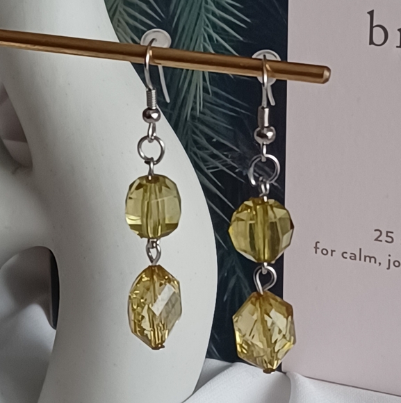 Light Green Dangling Earrings - Picture 5 of 7